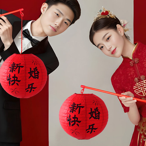 结婚新娘晨袍手持提灯笼拍照道具