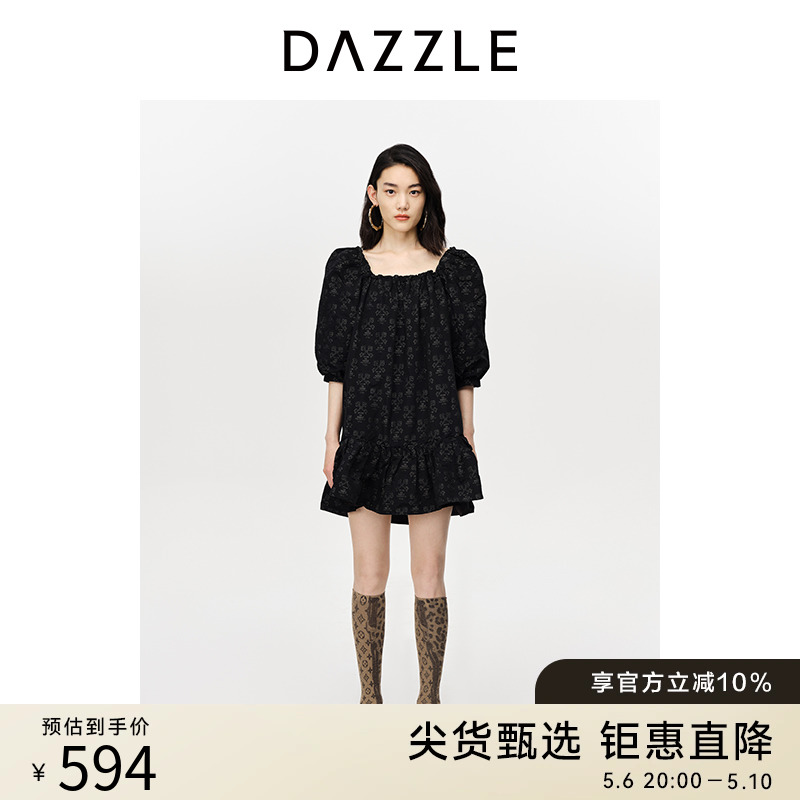 奥莱地素方领刺绣连衣裙DAZZLE