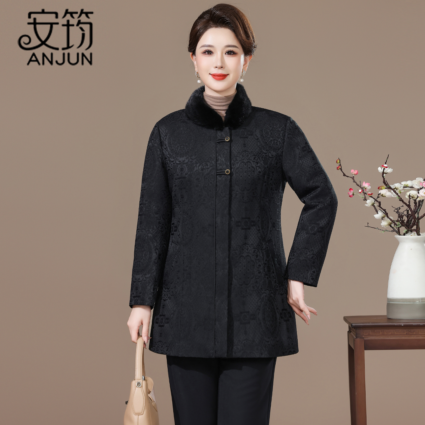 妈妈水貂毛领鹅绒羽绒服2025冬新款中老年妈妈冬季保暖外套中长款