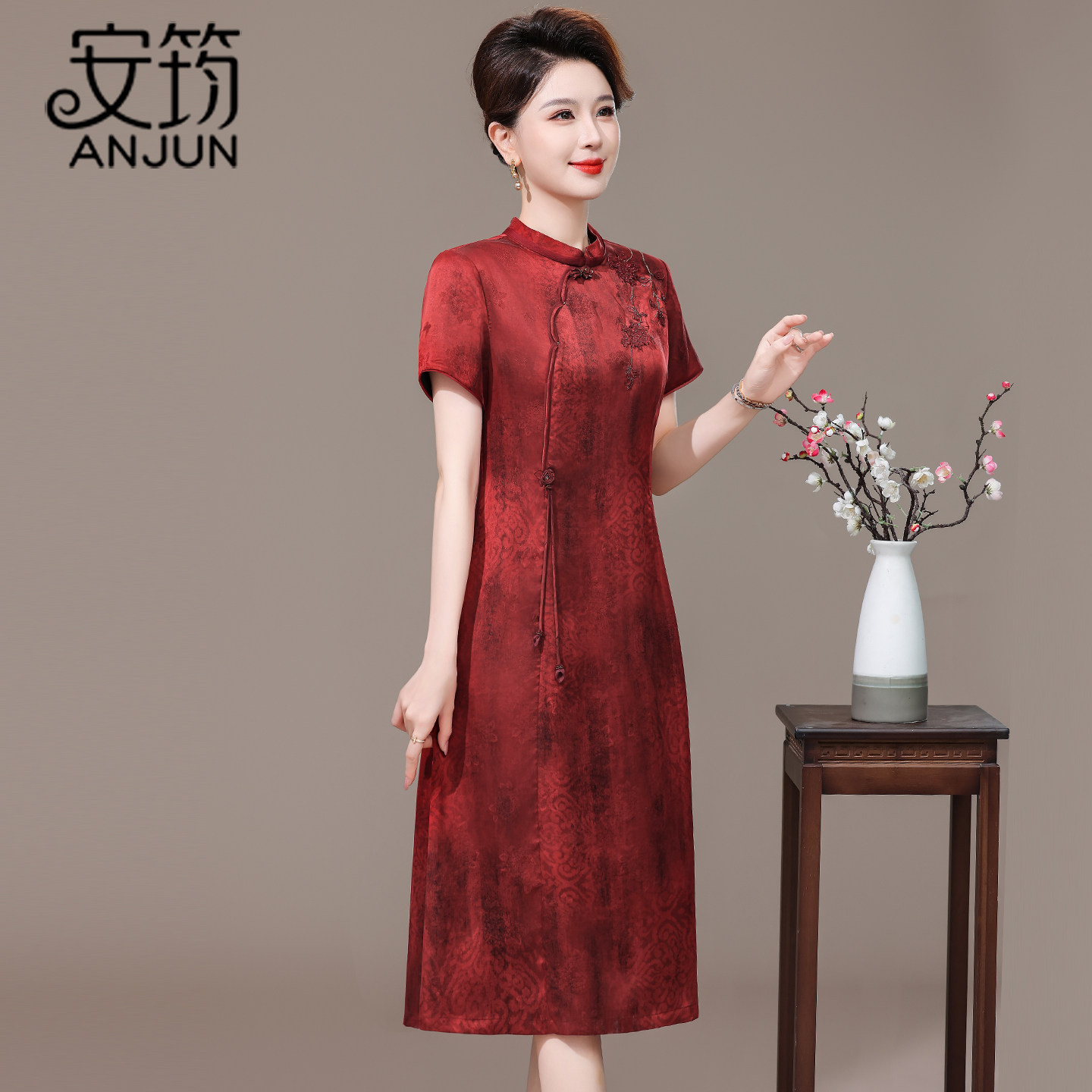 2026新款香云纱连衣裙女中年喜妈妈真丝桑蚕丝婚宴装高端气质裙子