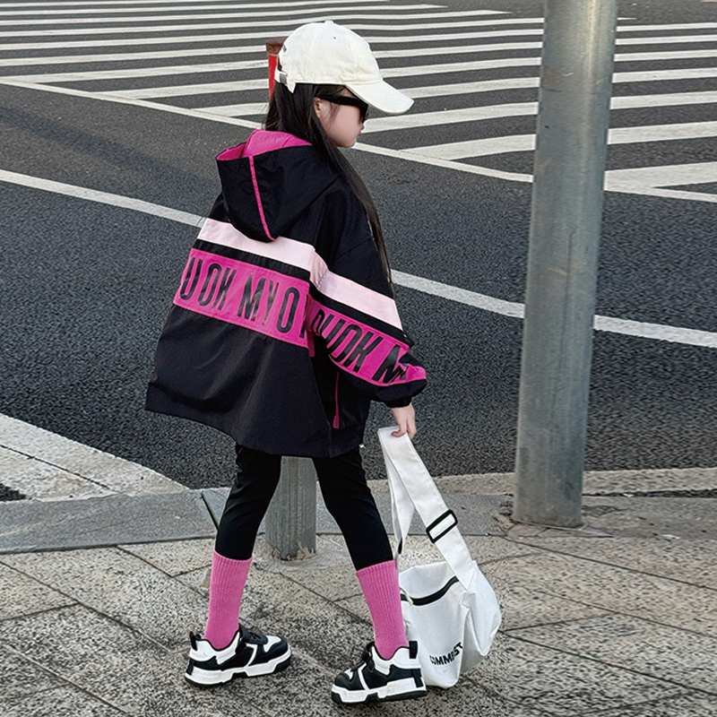 女童外套2025新款春秋款儿童冲锋衣女孩今年流行爆款超好看上衣潮