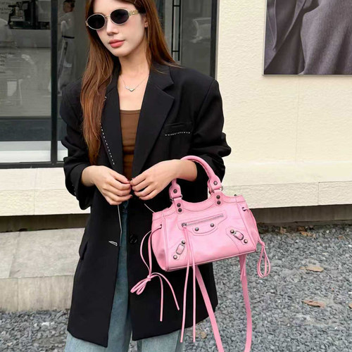 B家欧洲站真皮女包手提单肩be city柳钉辣妹机车包时尚保龄球小包