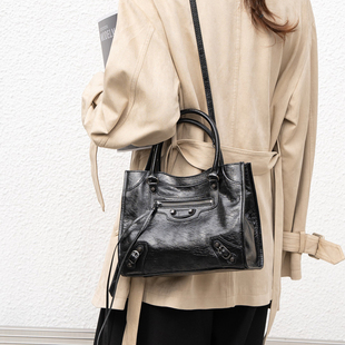 欧洲站B家le tote油蜡皮真皮女包单肩斜挎柳钉机车包托特包 city