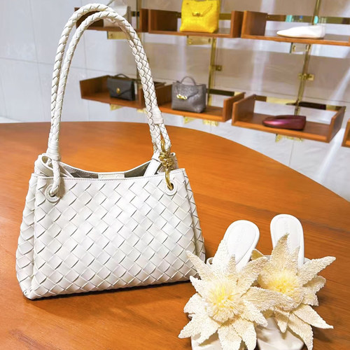 B家手工牛皮编织真皮女包手提横款降落伞包单肩斜挎菜篮子水桶包