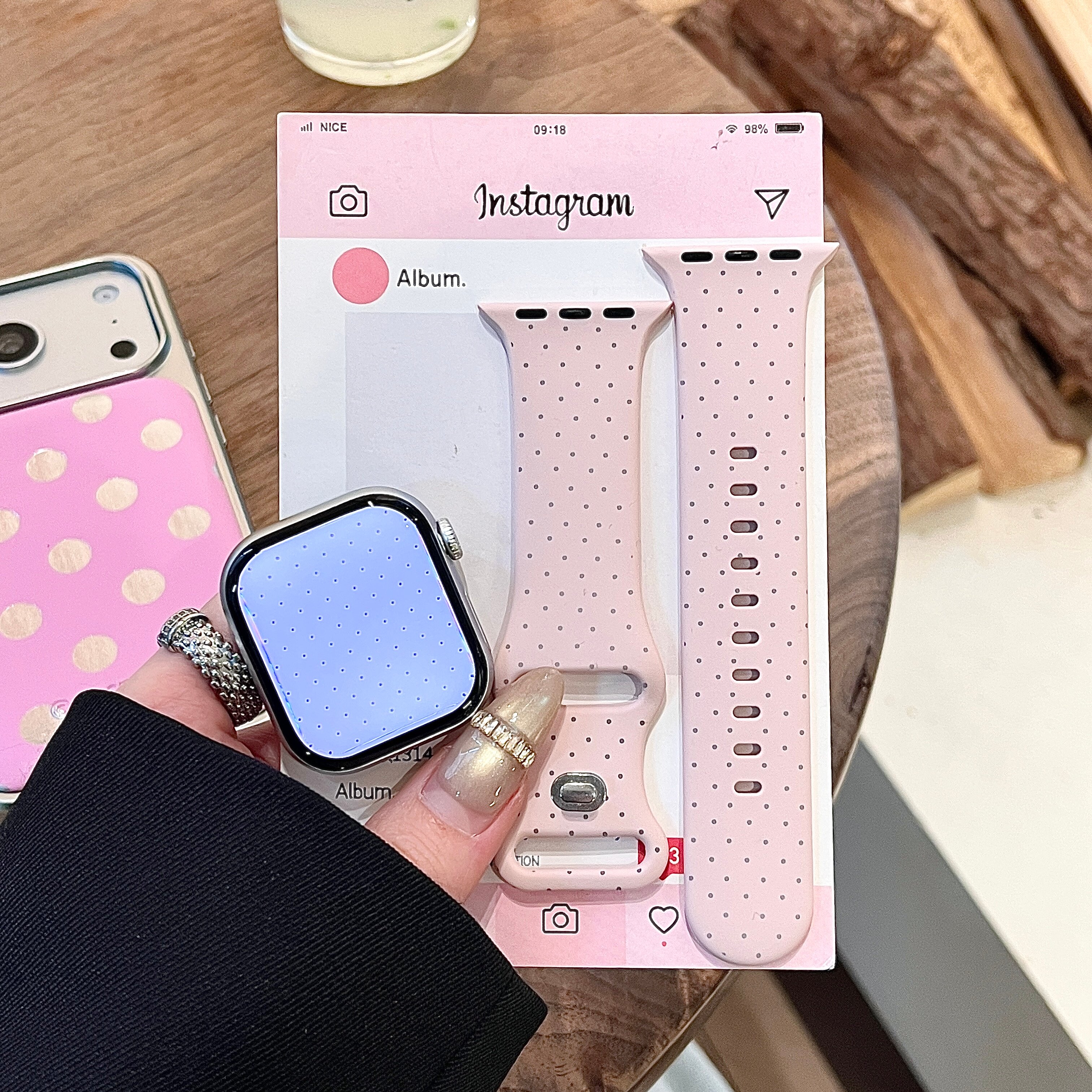 粉色小波点适用iwatchs12/11/10苹果手表表带SE硅胶Applewatchs9
