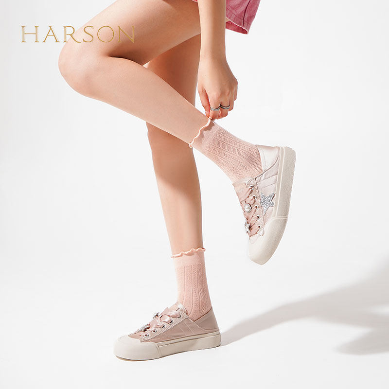 哈森/HARSON【休闲街区】新款半拖两穿小白鞋星星配饰休闲鞋女