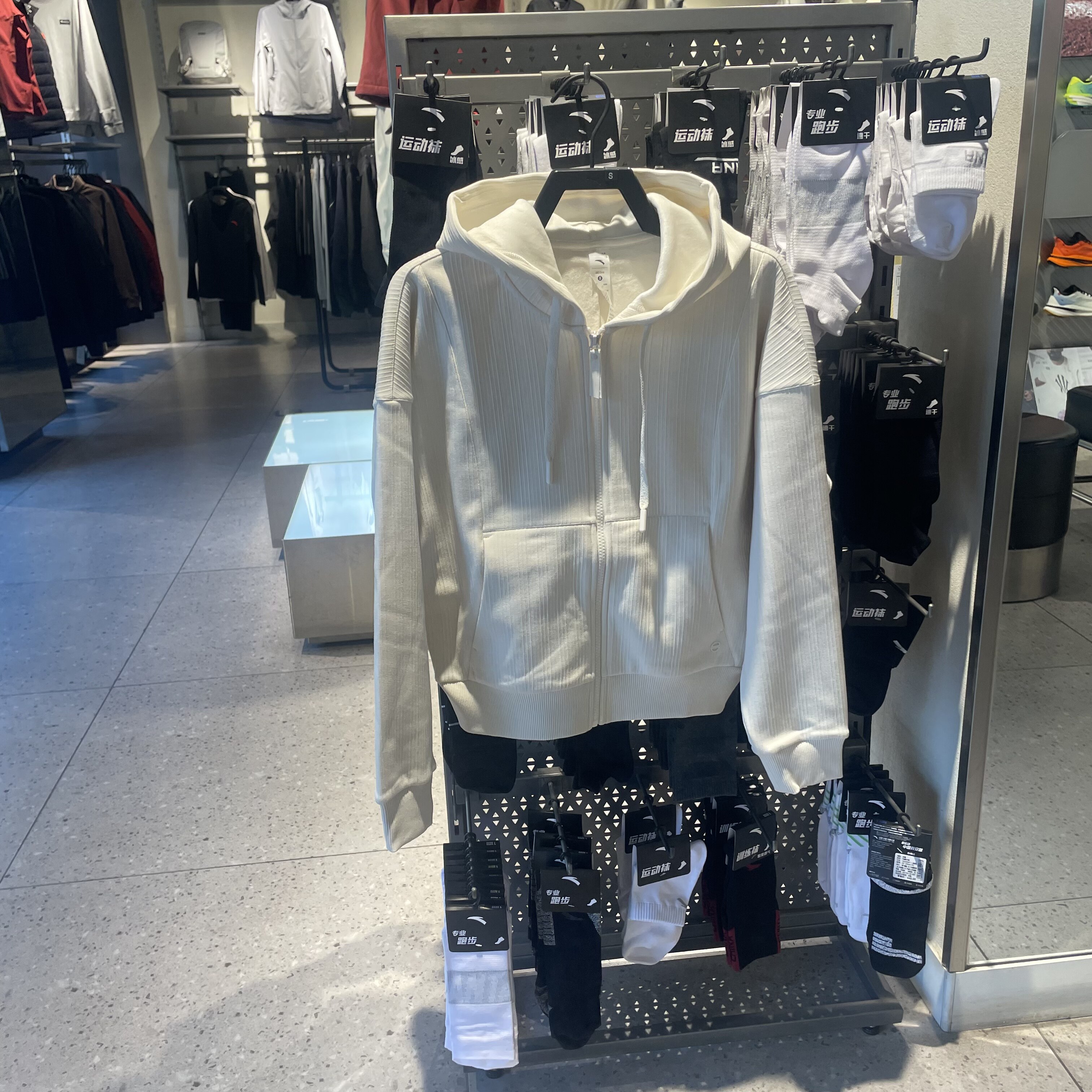 安踏女综训针织上衣加绒连帽外套
