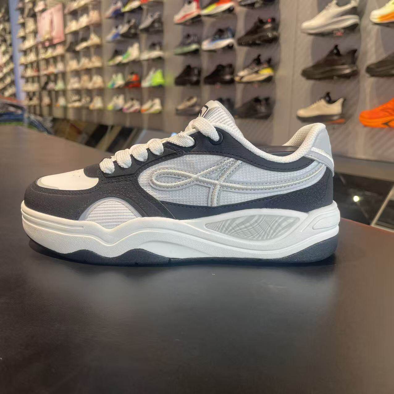 安踏烈焰女子板鞋新品低帮厚底增高百搭减震轻便休闲鞋122628094