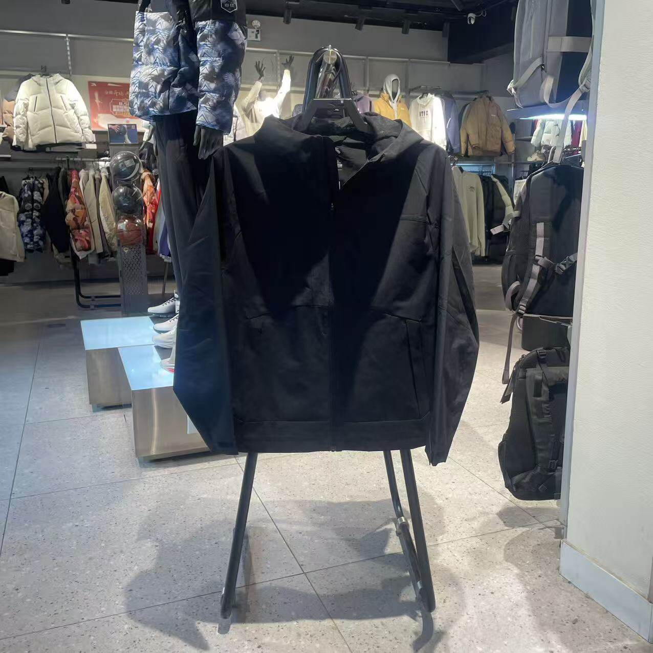 安踏连帽梭织外套男士2026新款加厚夹克运动服上衣152617623