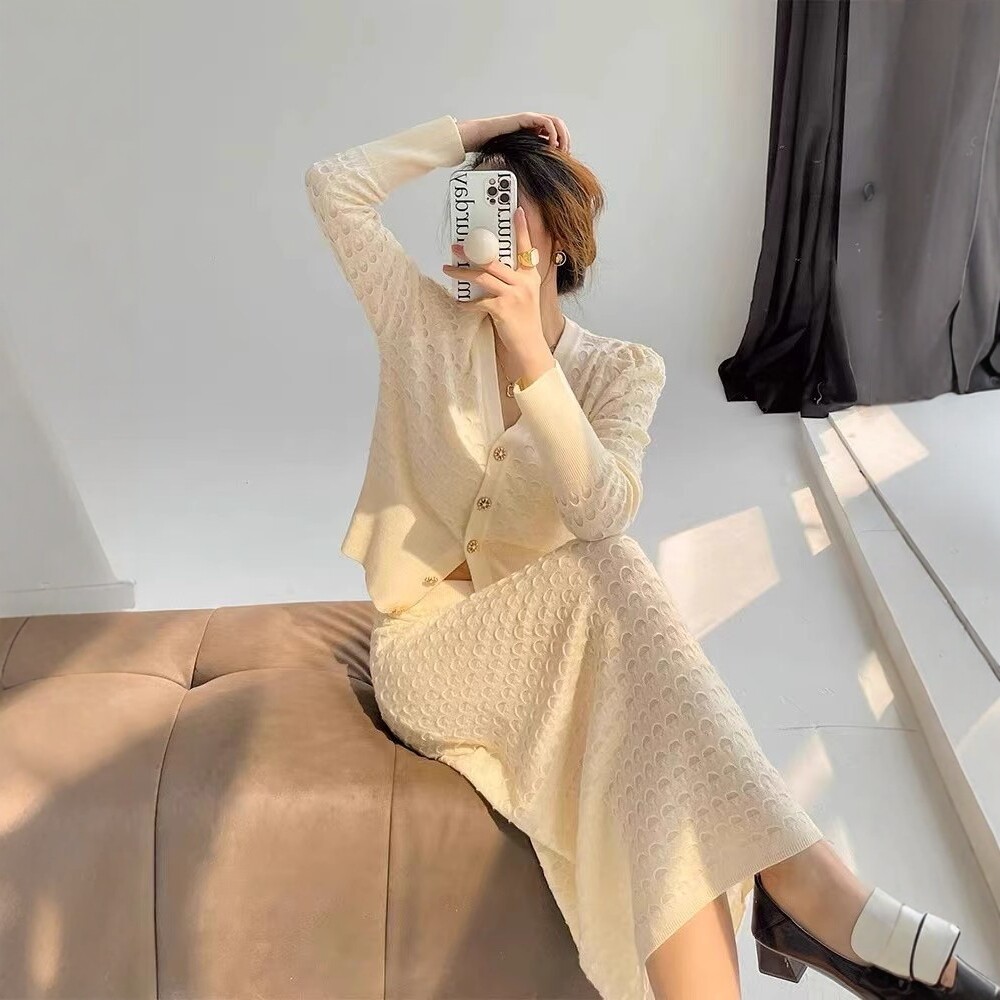 小香风2025超火穿搭一整套针织套装秋季新款小个子穿搭半身裙