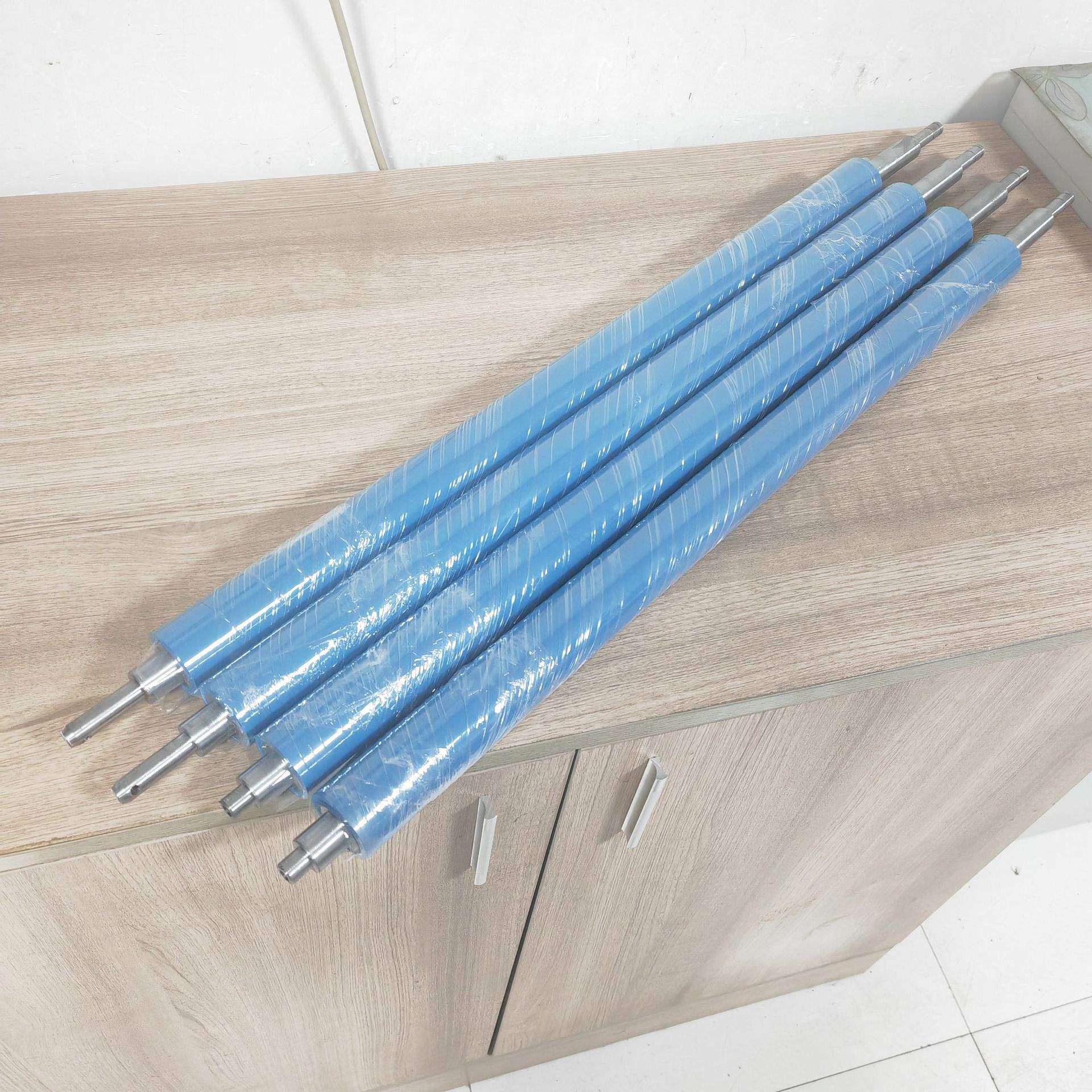 厂长  东莞深圳包装膜电子行业材料除尘用聚氨酯PU硅胶粘尘辊