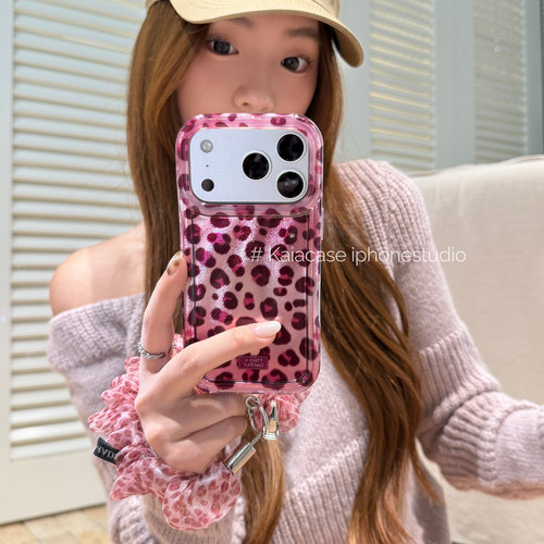kaia 欧美轻奢镭射粉豹纹适用苹果18promax手机壳iphone17pro新款16手腕带15女18pm全包17pro双层防摔手机套