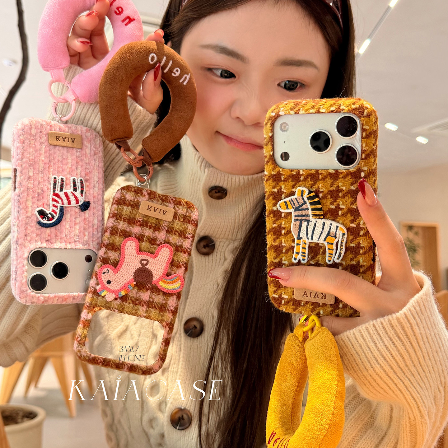 kaia 原创秋冬绒布格纹刺绣小马适用苹果17promax手机壳iphone16pro新款13女14pro棉腕带,3C数码配件,手机保护套/壳,淘宝优惠券,粉丝福利购,淘宝优惠卷