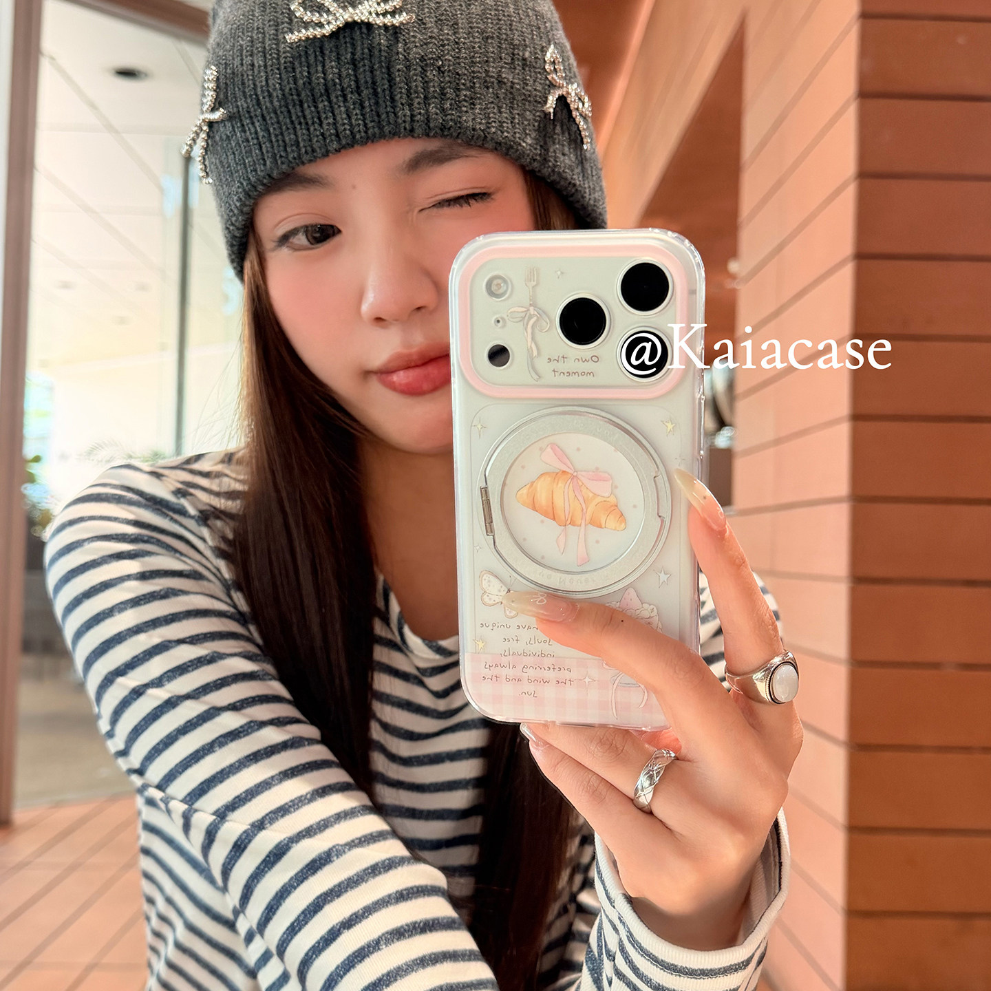 kaia 甜美格纹牛角包粉蝴蝶结适用苹果17promax手机壳i