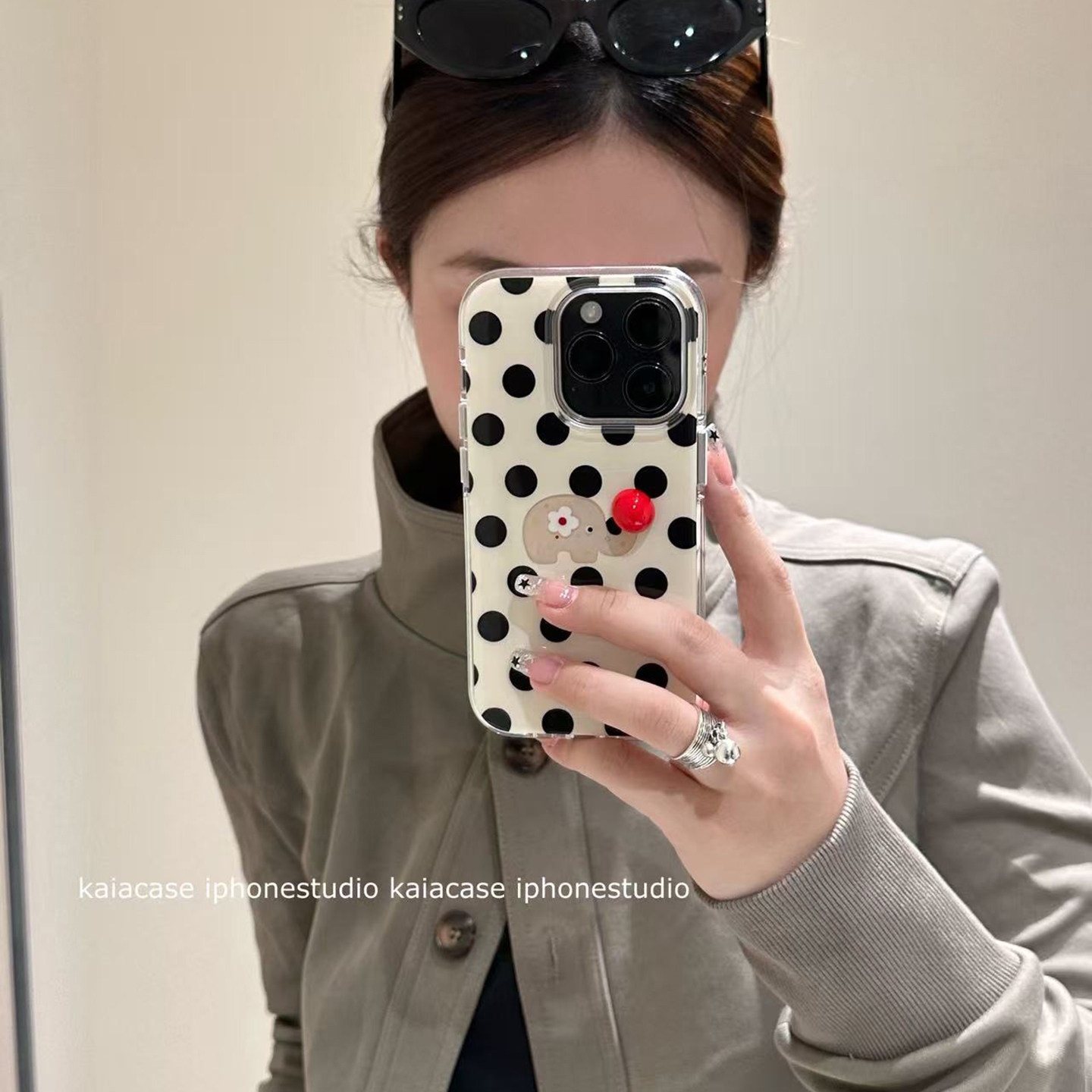 kaia 日韩黑波点大象镂空立体圆球适用苹果17promax手机