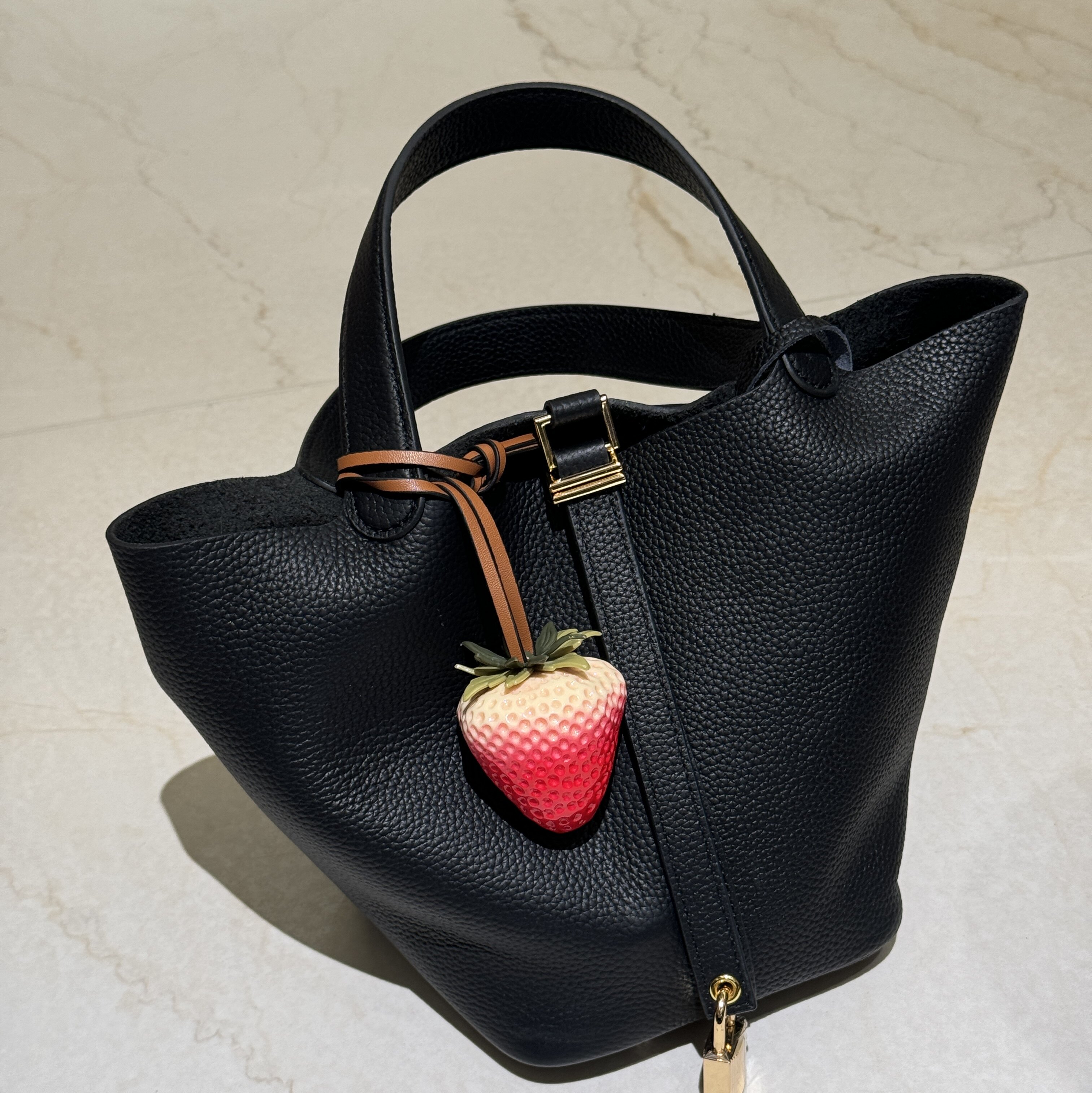 渐变小草莓挂件