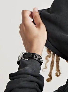 玫瑰铆钉皮质手环朋克风