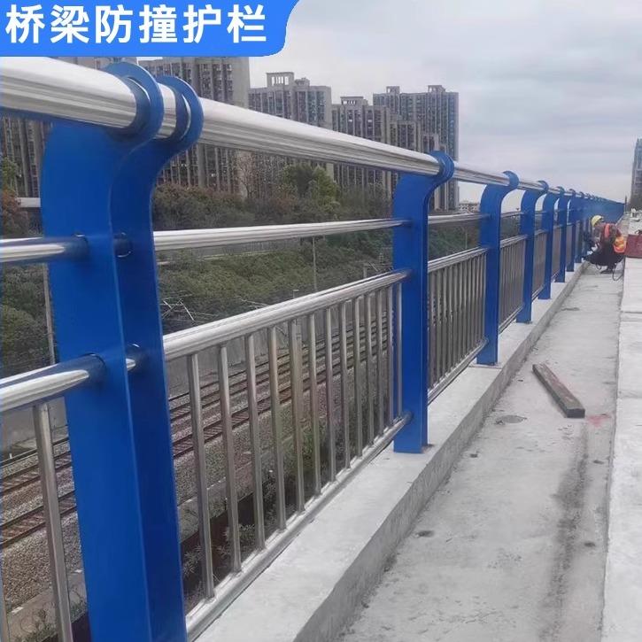 河道景观灯光人行道护栏 304不锈钢桥梁护栏立柱不锈钢碳素覆合管