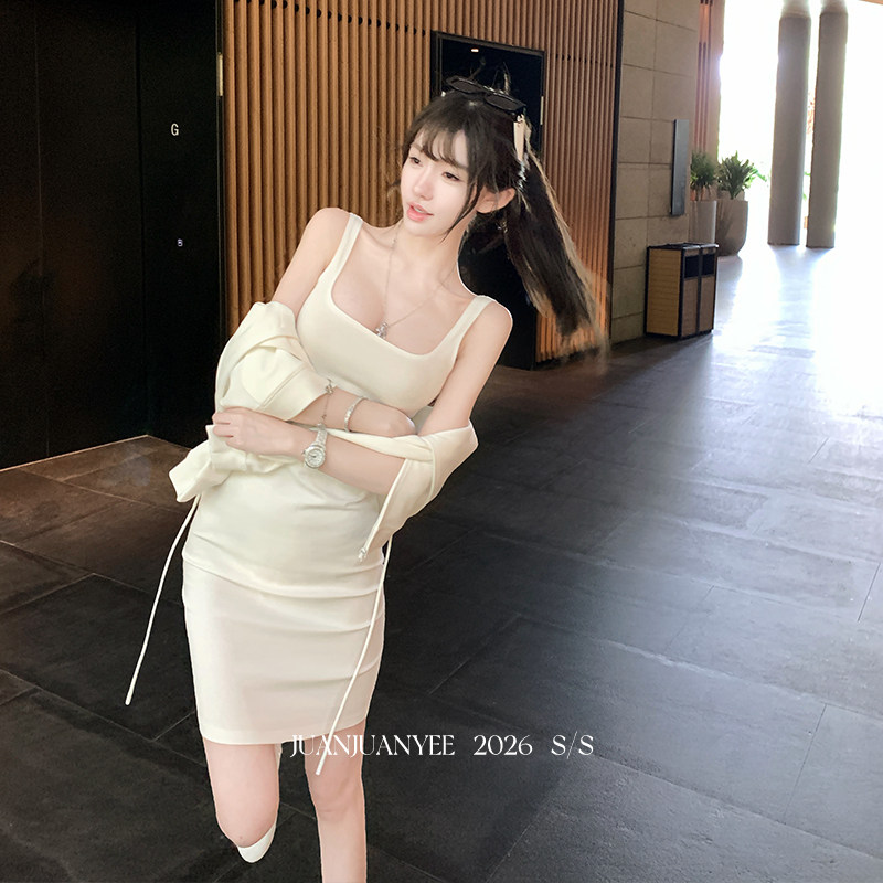 juanjuanyee【中区卡戴珊】修身高弹力工字背心裙+短款卫衣套装