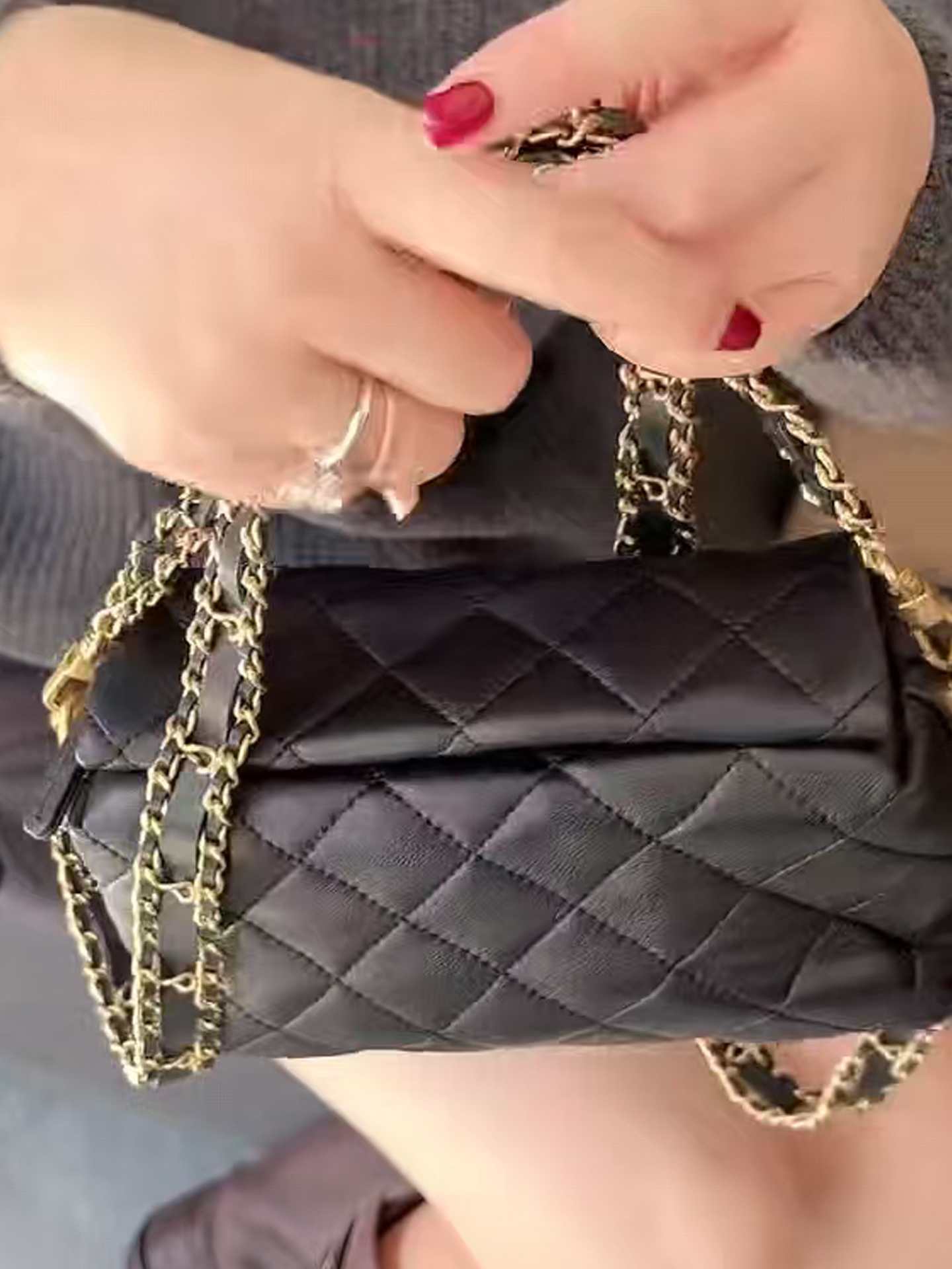 深圳南油＃2025秋冬新款香港巴黎五区AK高级感菱格链条真皮斜挎包