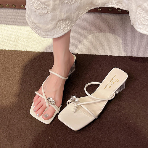 绝美水钻套趾凉拖鞋女夏外穿时尚2026新款配裙子法式粗跟凉0625k