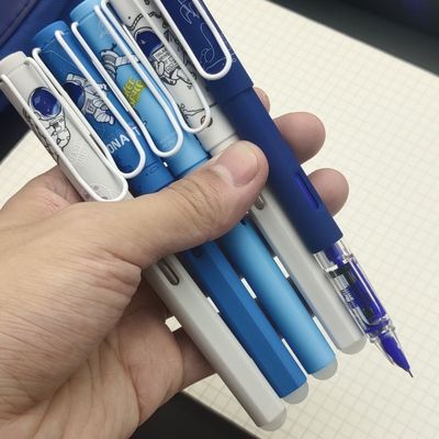 可擦钢笔小学生热敏替换墨囊正姿