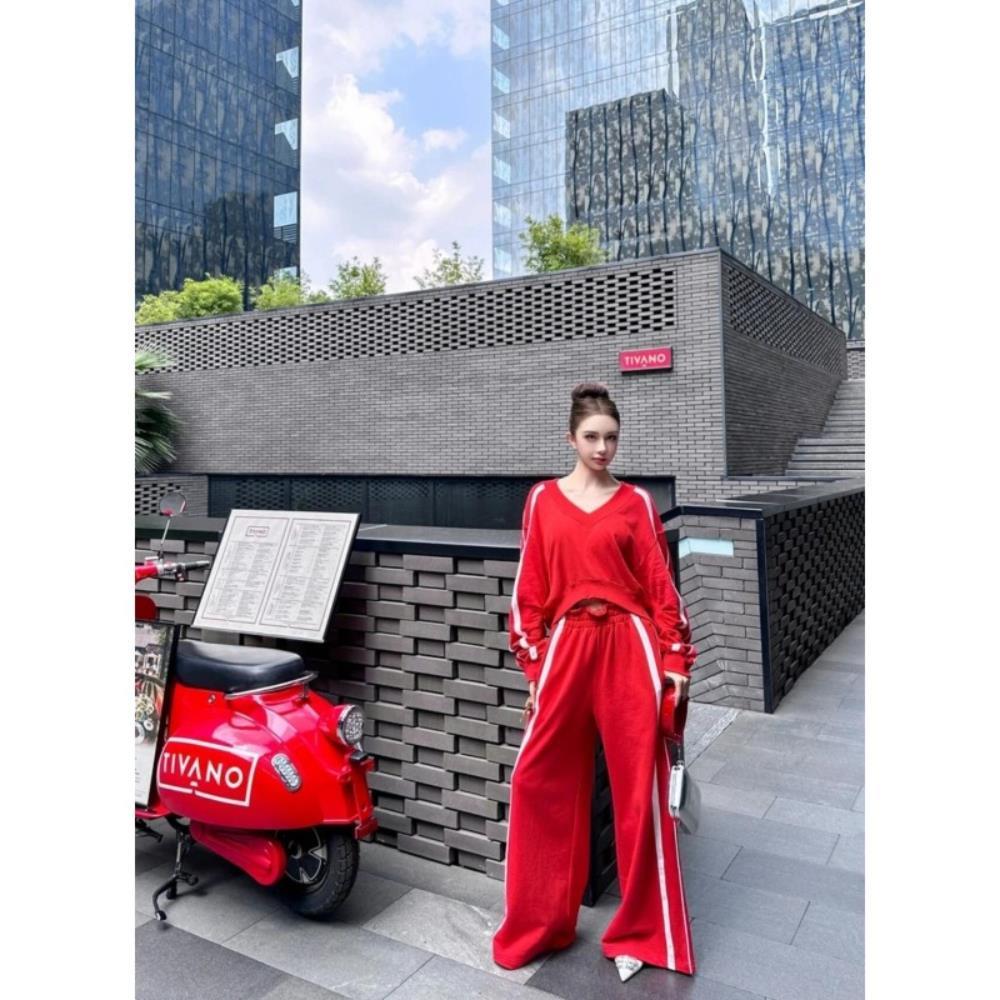 ROUMIKL2025超火巨好看的早秋绝美穿搭独特漂亮红色套头卫衣休闲
