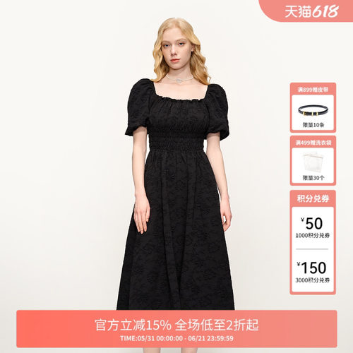 法式方领设计展露锁骨