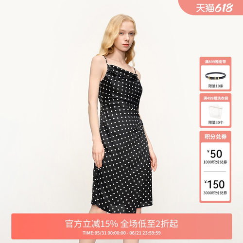 褶皱收腰设计修饰曲线