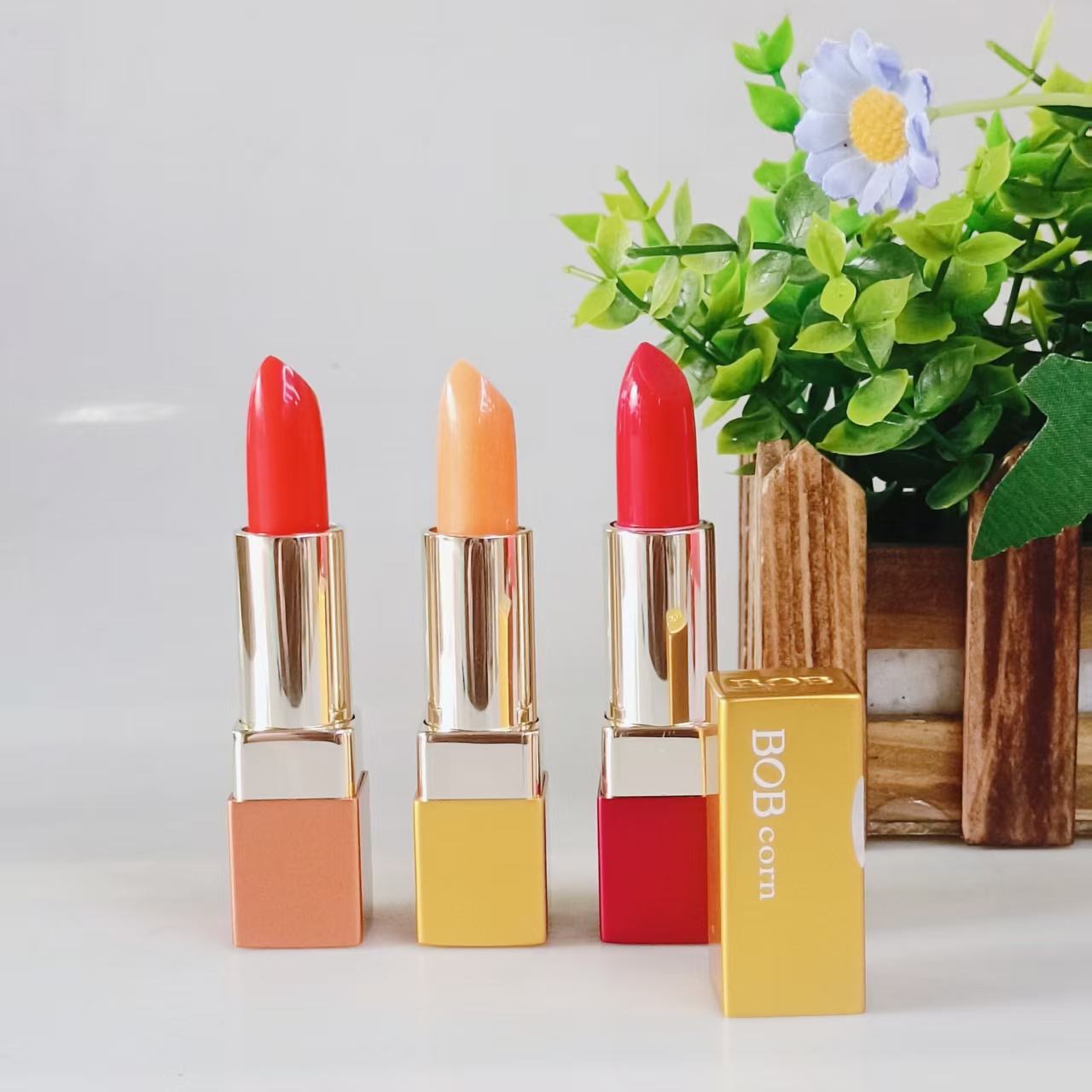 BOB滋润保湿温变唇膏补水