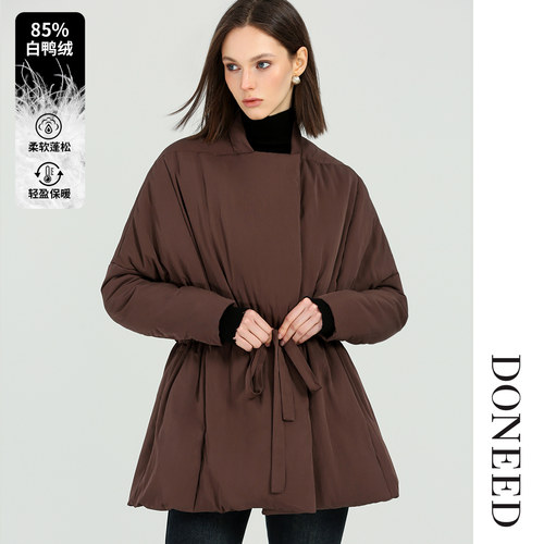 气质收腰圆领加厚保暖羽绒服女