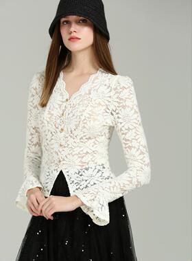 DONEED初春新款V领蕾丝衬衫复古优雅设计感喇叭袖镂空短款上衣女