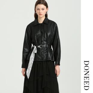 DONEED2025秋款高级时髦翻领油蜡PU酷帅纯配丝巾腰带上衣外套女