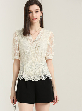 DONEED夏款气质优雅盘扣设计感绣花蕾丝衫V领短袖花边衬衫上衣女