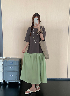 绿色拼接短袖T恤长裙女2026夏季新款大码宽松设计感过膝连衣裙子