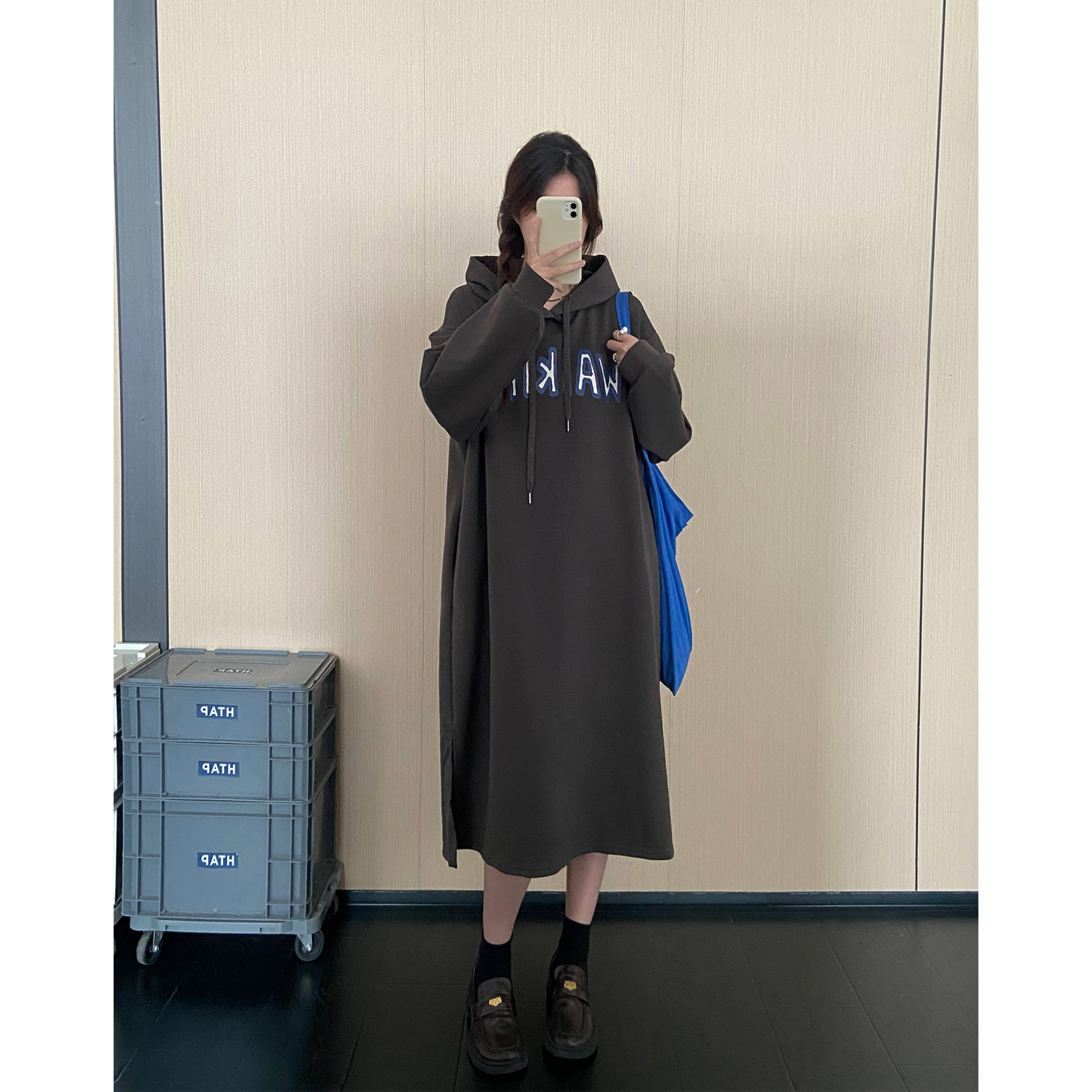 字母印花连帽卫衣长裙子秋季新款大码宽松显瘦遮肉洋气长袖连衣裙