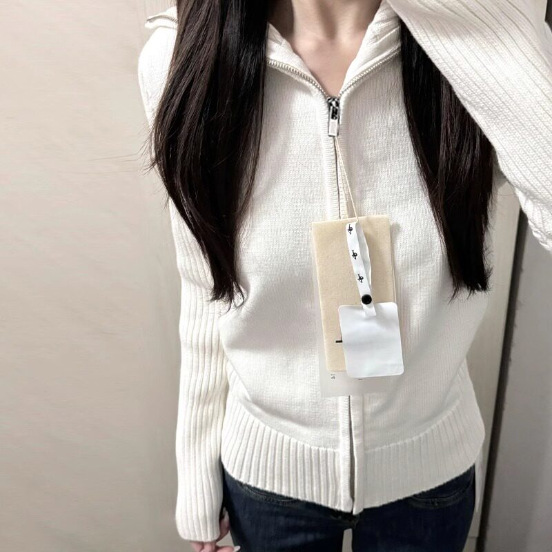 白色翻领拉链毛衣女秋冬2026新款高级感修身内搭上衣针织开衫外套