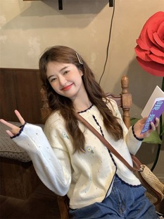 花朵刺绣白色短款毛衣外套女春季甜美温柔风宽松外搭圆领针织开衫
