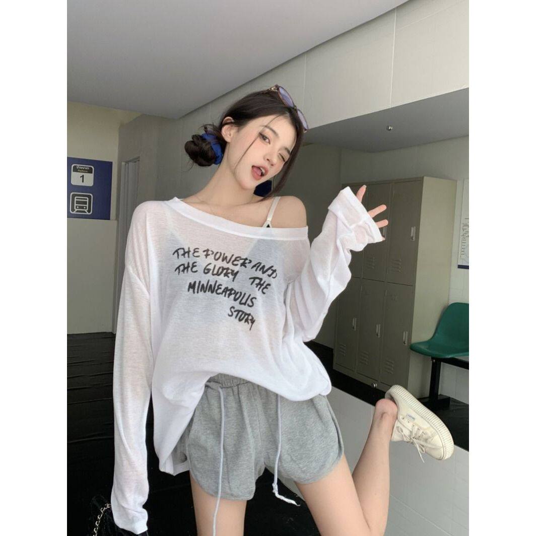 美式字母灰色露肩长袖t恤上衣女夏季宽松慵懒风斜肩防晒薄纱罩衫