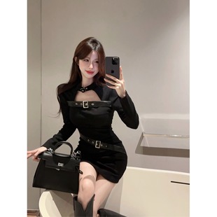 黑色方领冬款连衣裙2026新款女秋冬高级感穿搭小个子包臀打底短裙