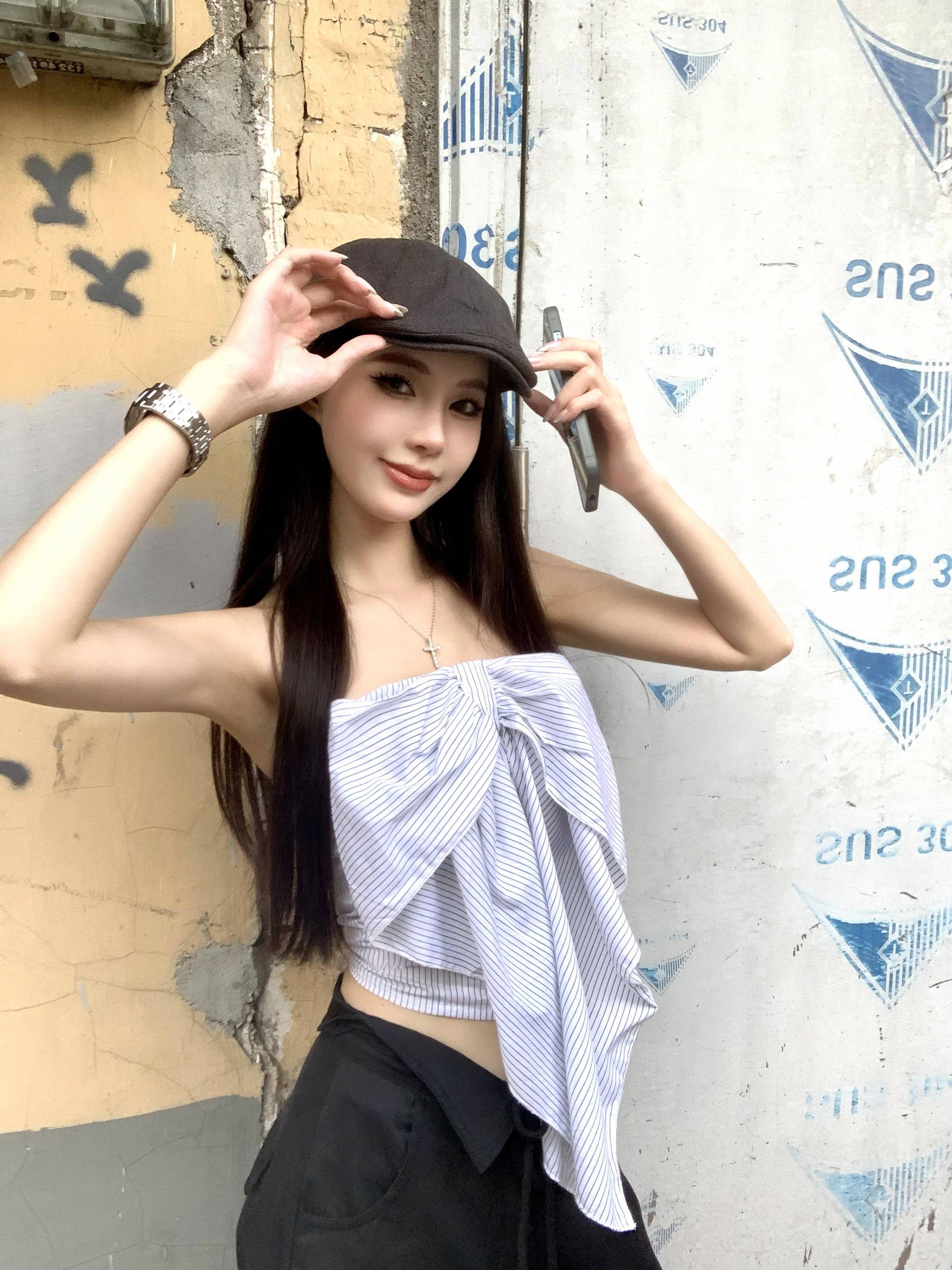 法式条纹抹胸蝴蝶结女夏季设计感小众性感独特别致绝美露肩小上衣