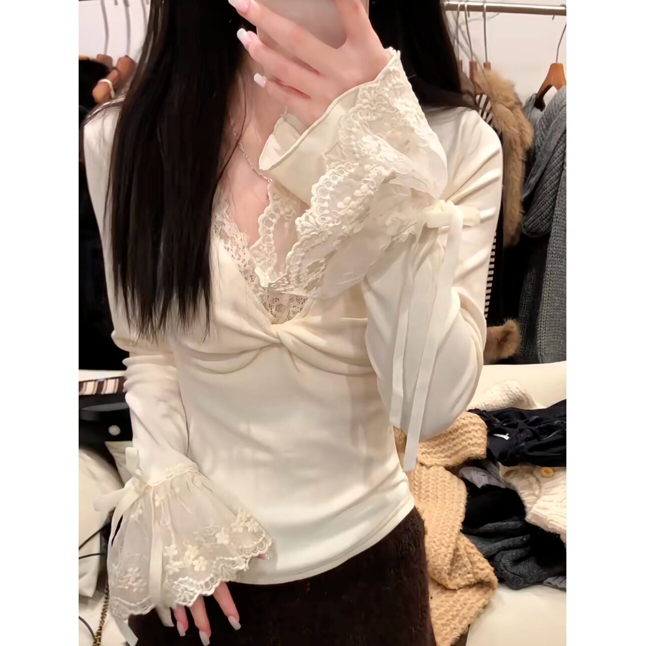 韩系温柔性感v领露锁骨长袖t恤女秋冬小个子高级修身显瘦内搭上衣