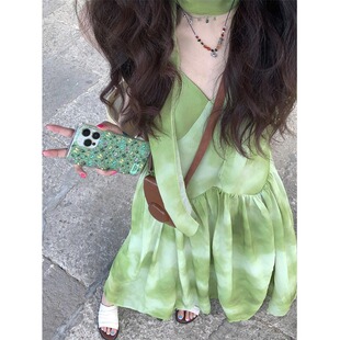 绿色V领无袖 裙子 吊带背心连衣裙女高级多巴胺穿搭温柔风荡领无袖