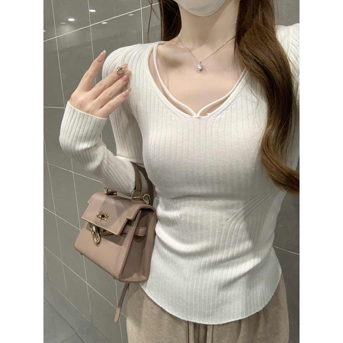 设计感小众正肩V领长袖T恤女春秋内搭短款打底衫辣妹修身纯欲上衣