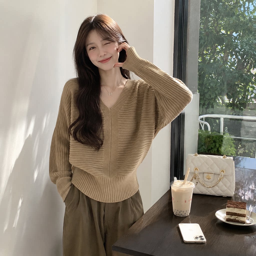 冬季V领褶皱露背显瘦毛衣女