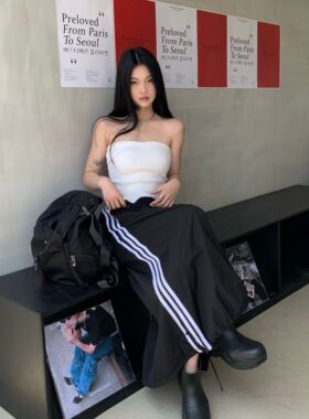 美式复古黑色工装半身裙女春夏新款廓形运动感束口下摆百搭伞裙子