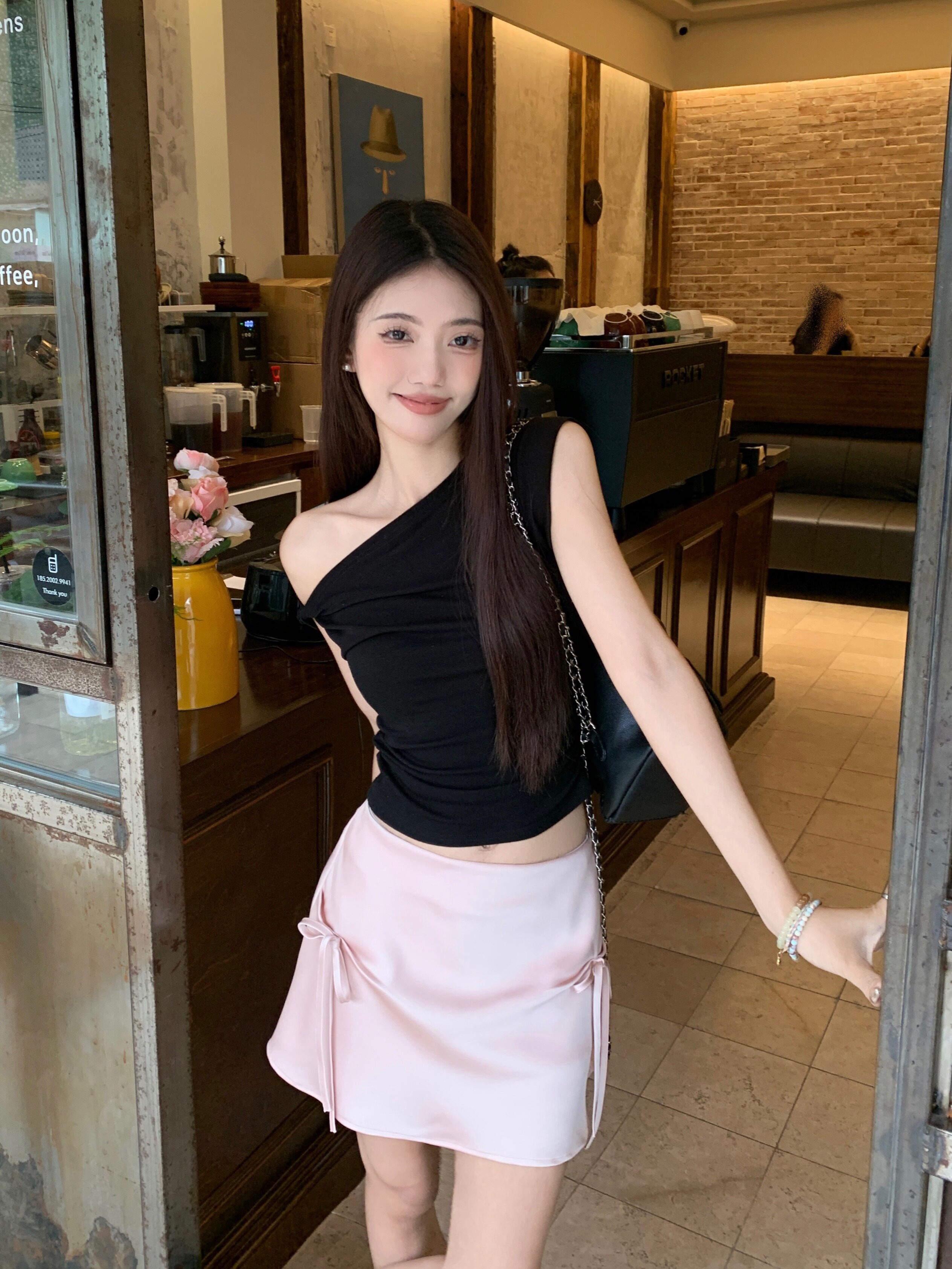 甜辣风套装女夏季气质露肩斜领黑色短袖T恤蝴蝶结A字半身裙两件套