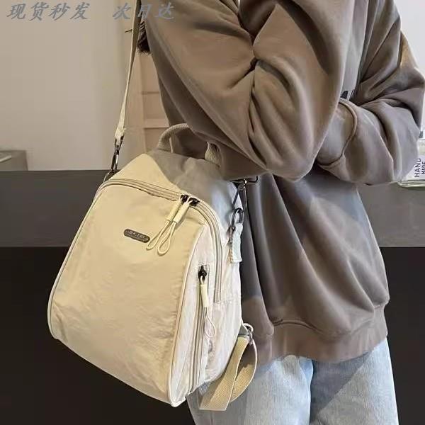 轻便新款大容量通勤旅行双肩包