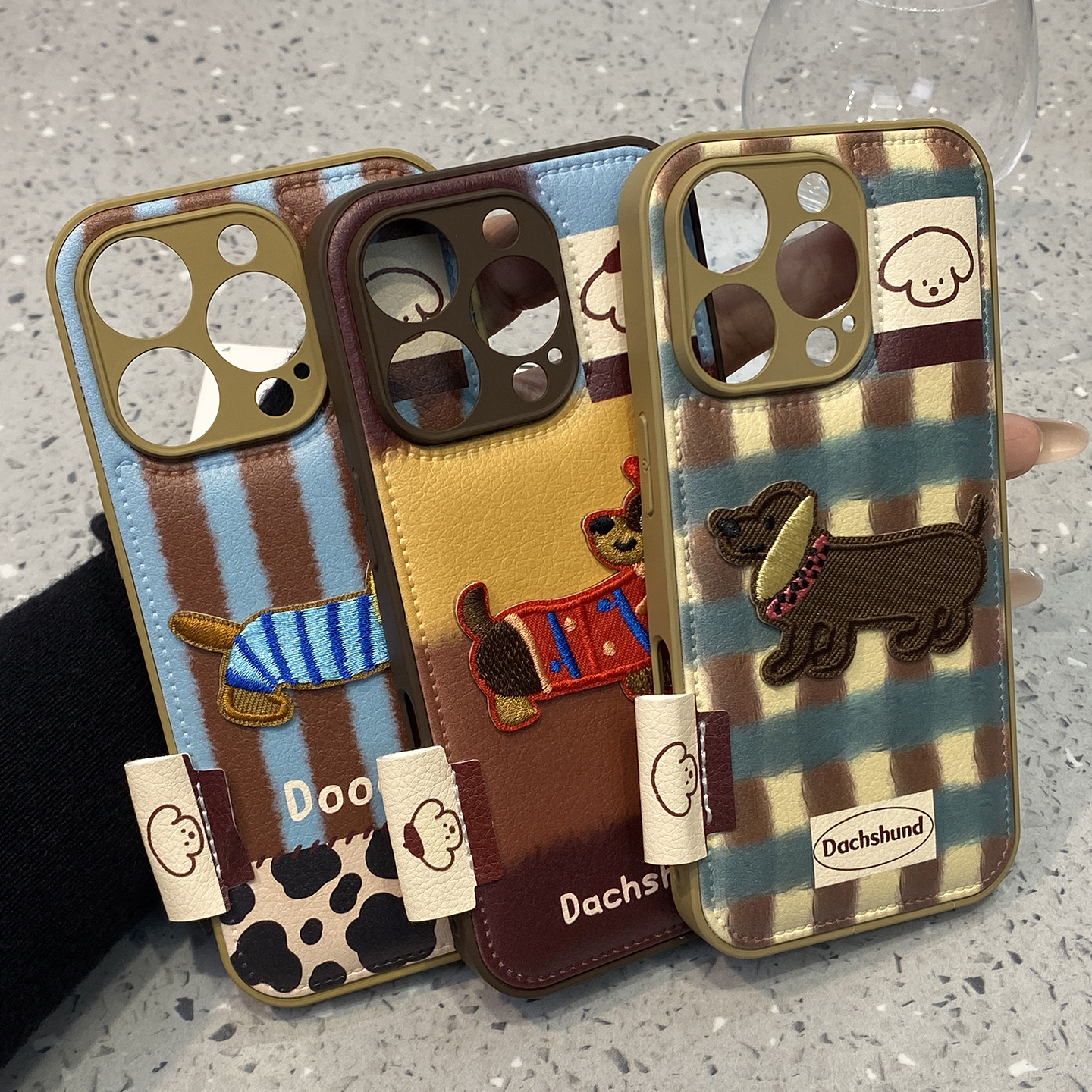 日韩可爱格纹刺绣小狗适用于苹果17pro手机壳iphone16保护套14皮纹13全包新款15promax防摔个性max手机壳高级