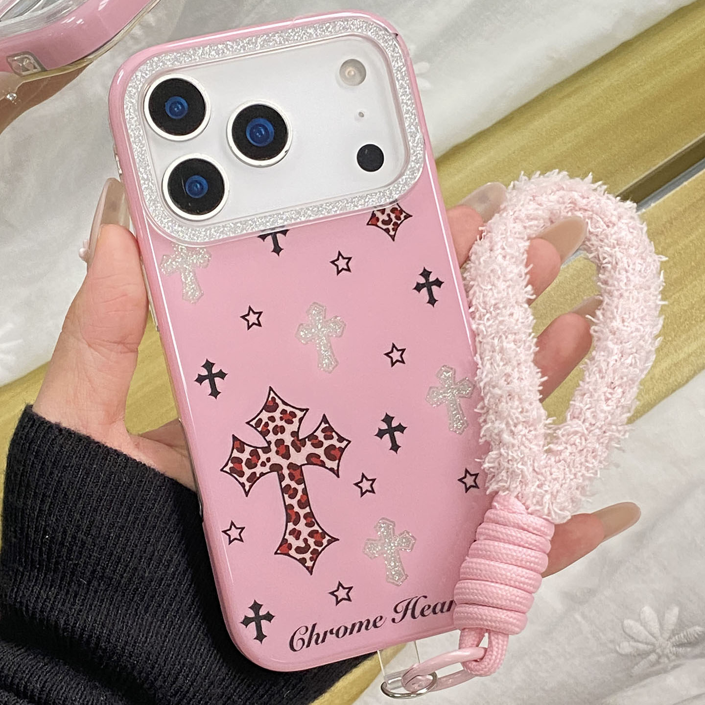 【每日新品】个性潮牌粉色豹纹十字架适用于苹果17promax手机壳iphone14保护套13新款16挂绳15pro女max手机套